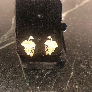 VINTAGE 10K BLACK HILLS GOLD EARRINGS GRAPE BUNCH & LEAF SCREW BACK